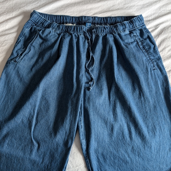 Old Navy Women's Navy Straight Leg Jeans - Picture 2 of 4